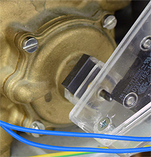 id mini c24 he pump proving spindle extended.jpg